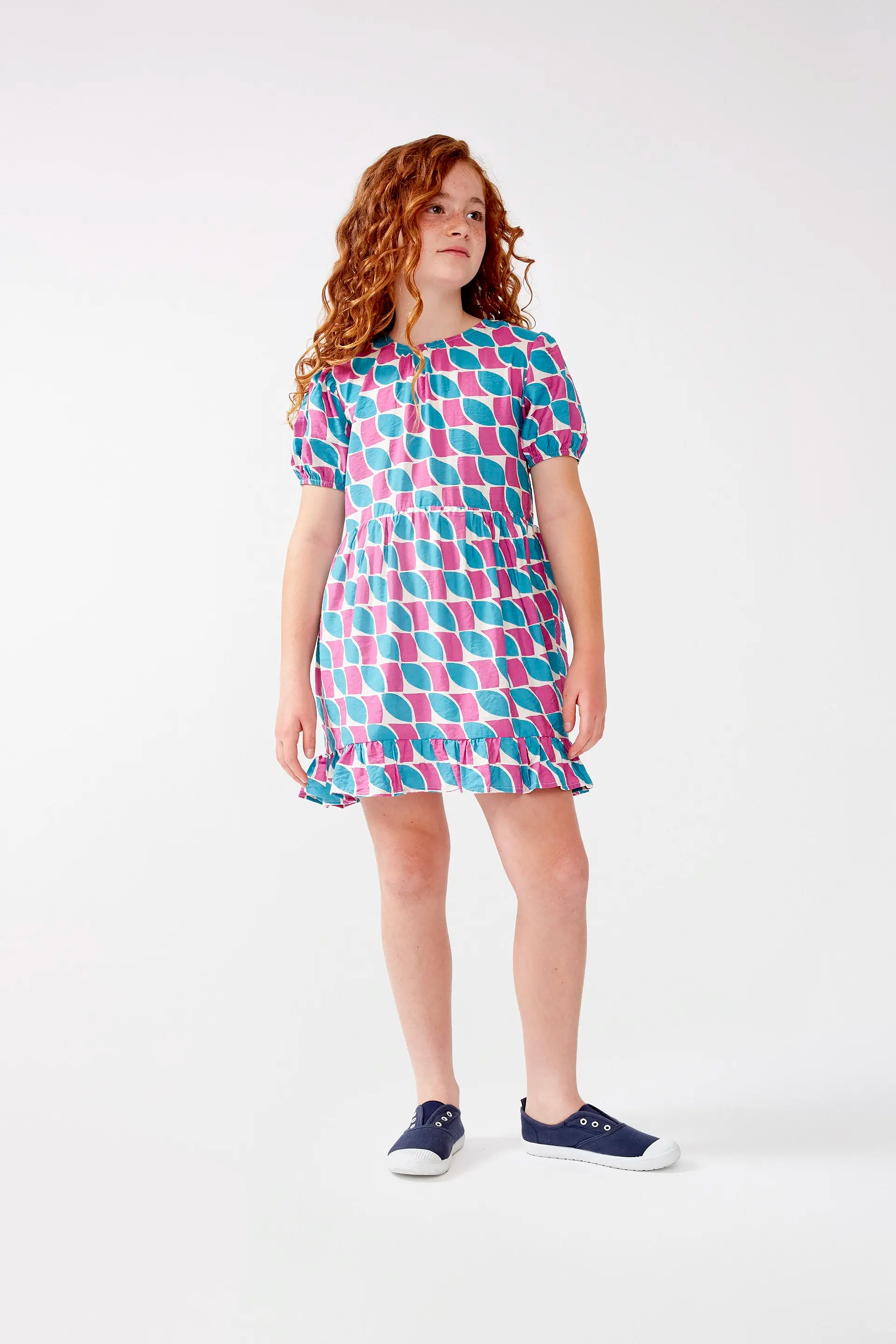 Vestido corto de niña estampado plumas