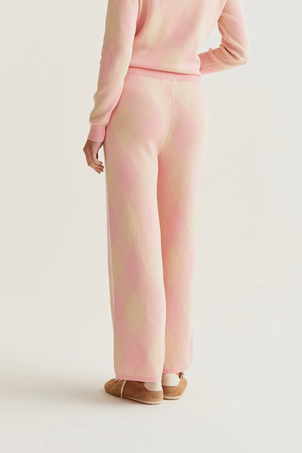Pantalón punto con estampado rombos rosa
