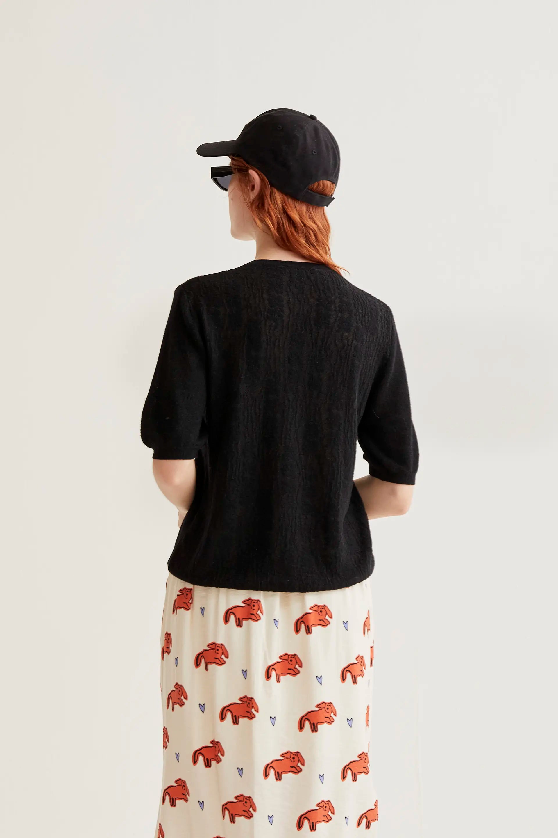 Cárdigan punto floral negro con volantes