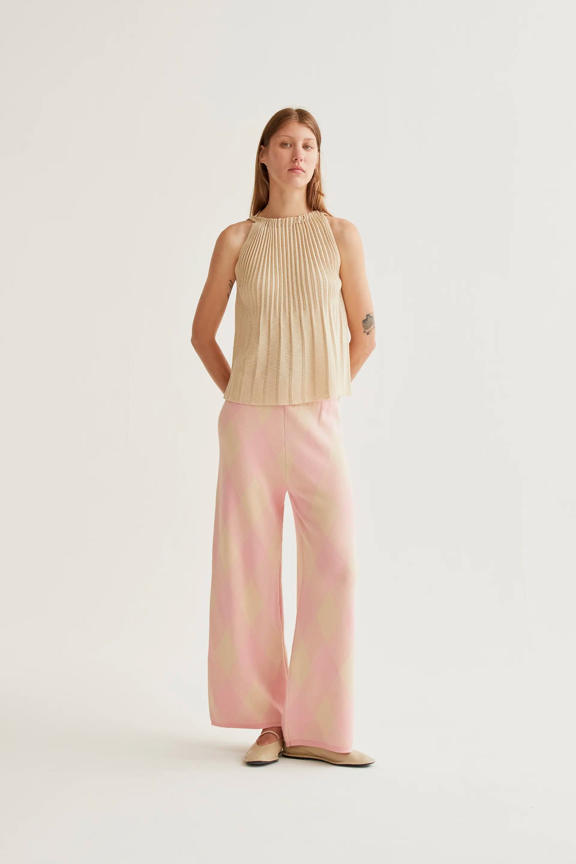 Top plisado beige