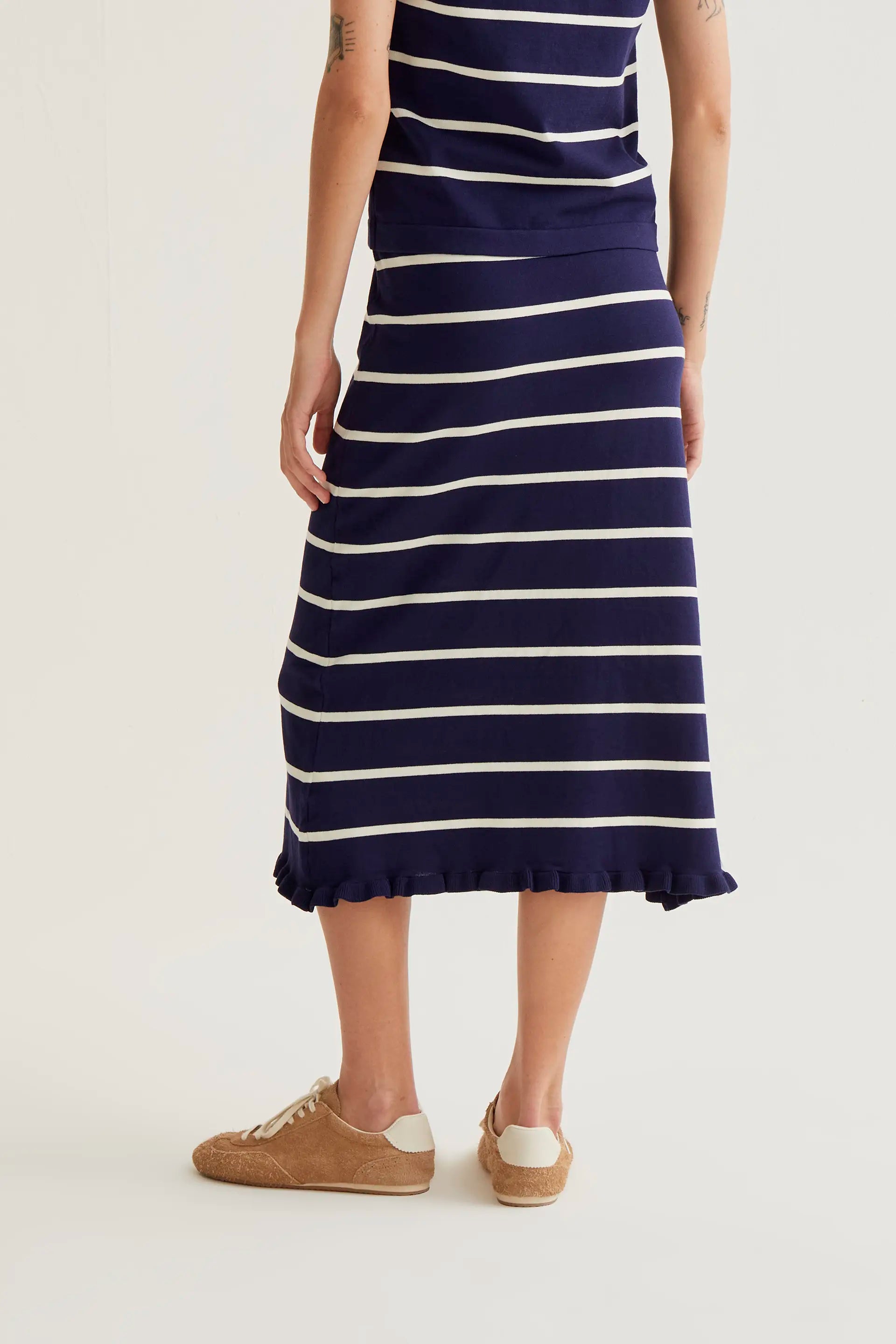 Falda midi  de punto con estampado de rayas azul marino y blanco