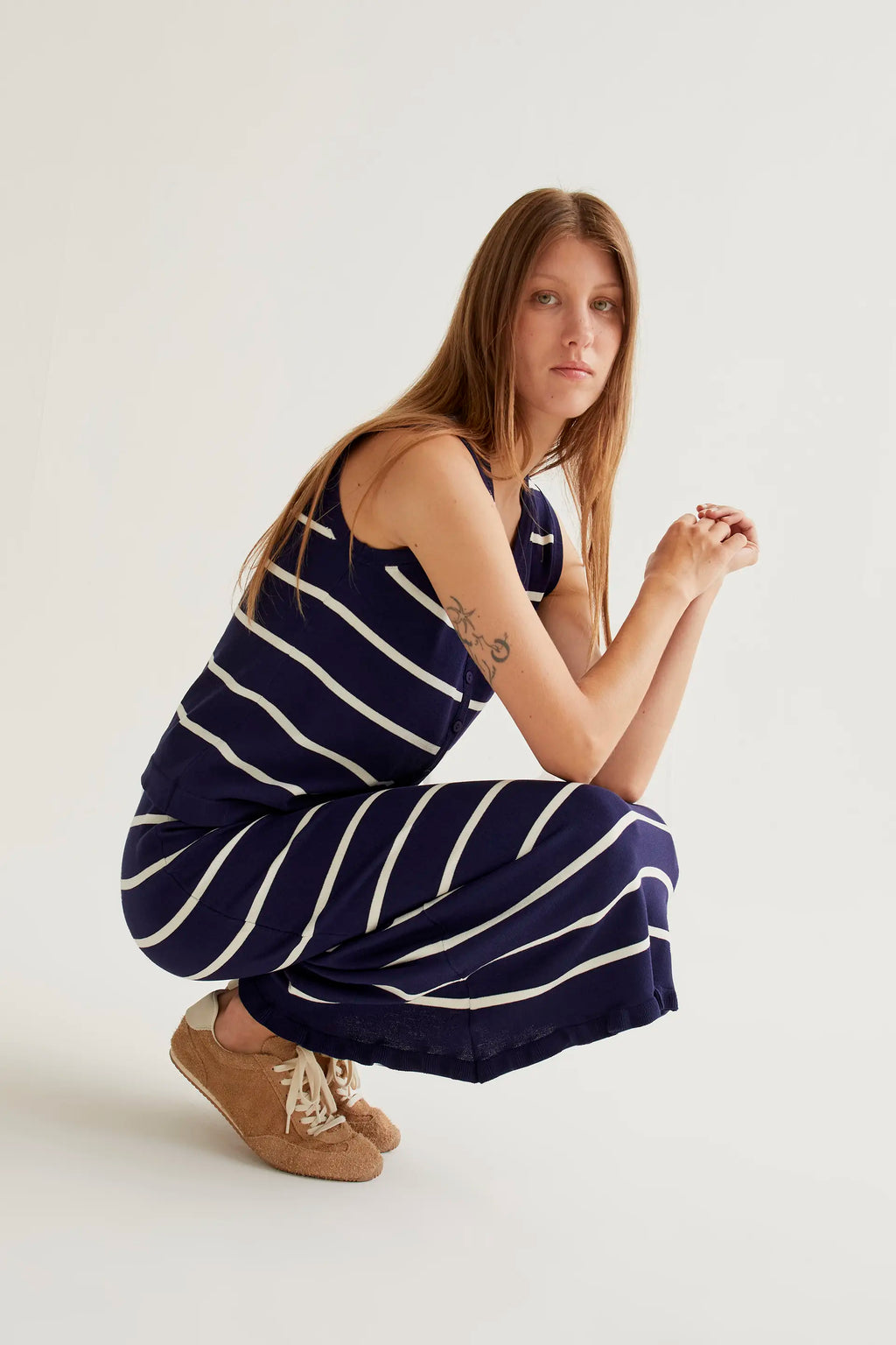 Falda midi  de punto con estampado de rayas azul marino y blanco