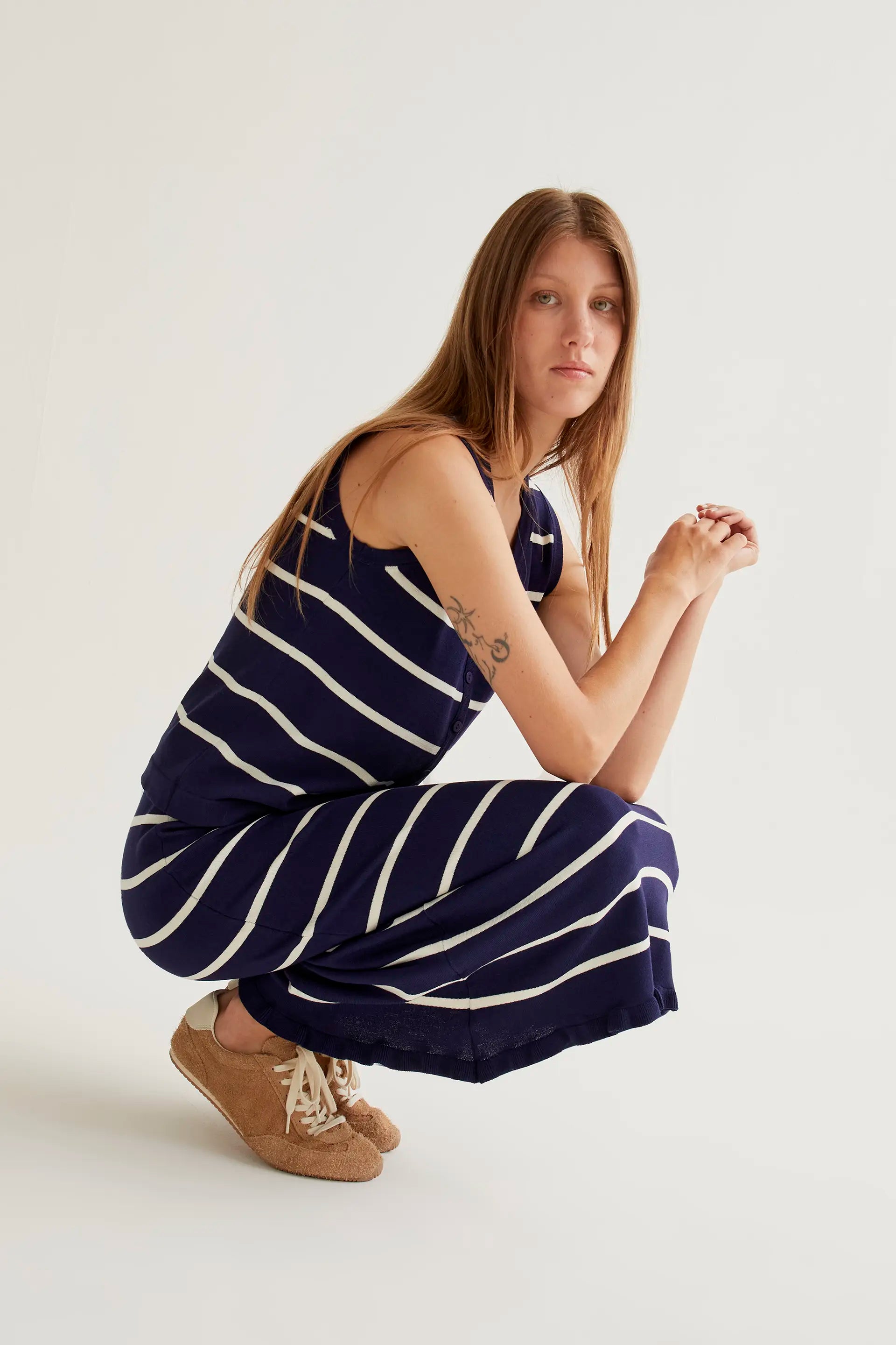 Falda midi  de punto con estampado de rayas azul marino y blanco
