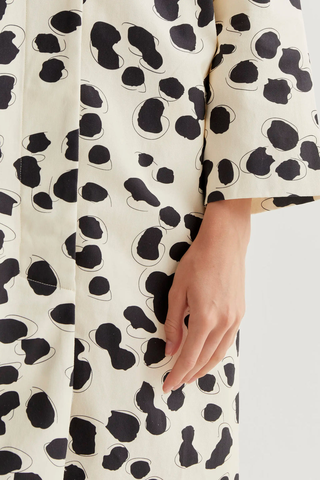 Gabardina 100% algodón con estampado Dalmatian