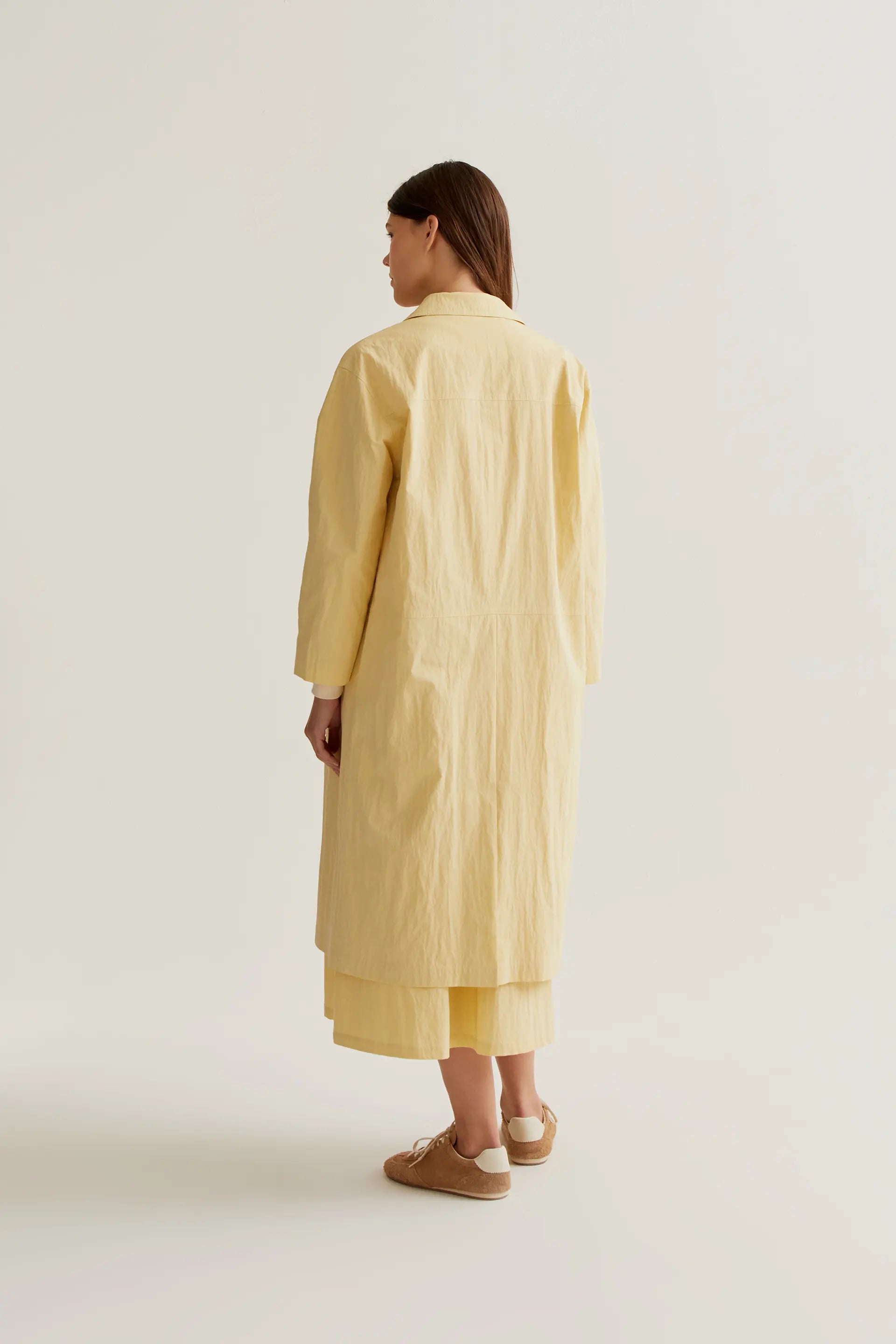 Gabardina amarillo claro