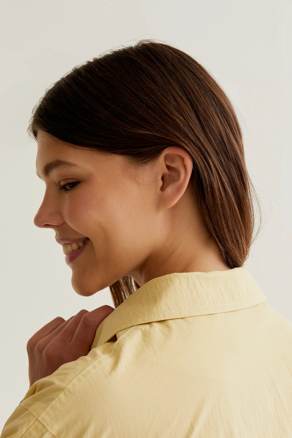 Gabardina amarillo claro
