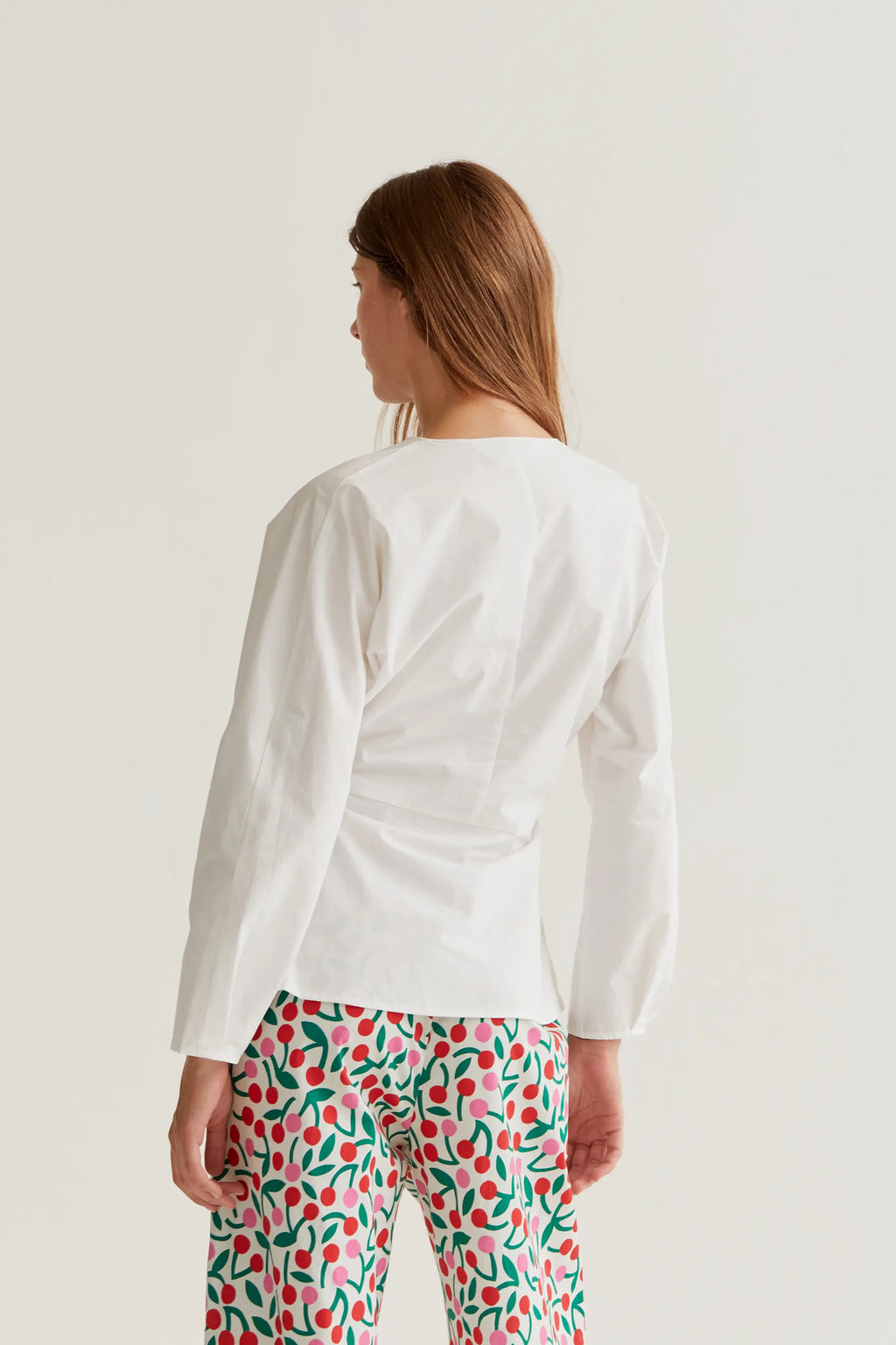 Top drapeado blanco