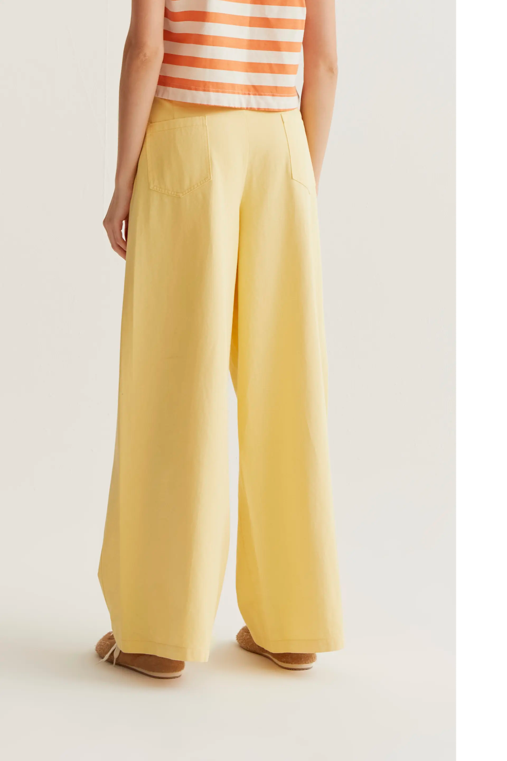 Pantalón wide leg amarillo