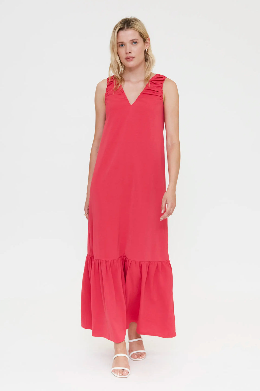 Vestido largo fucsia con escote pico