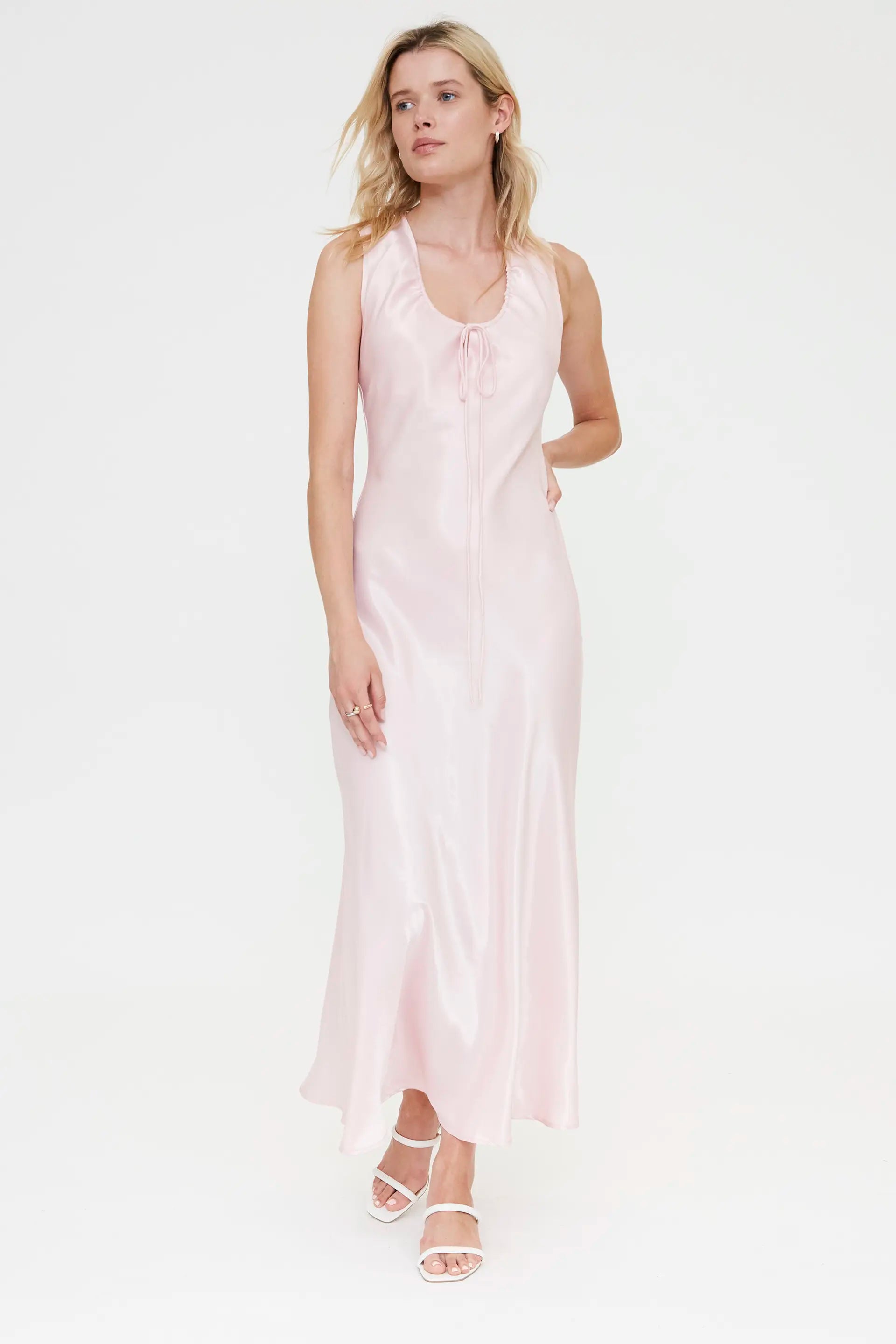 Vestido largo rosa satinado
