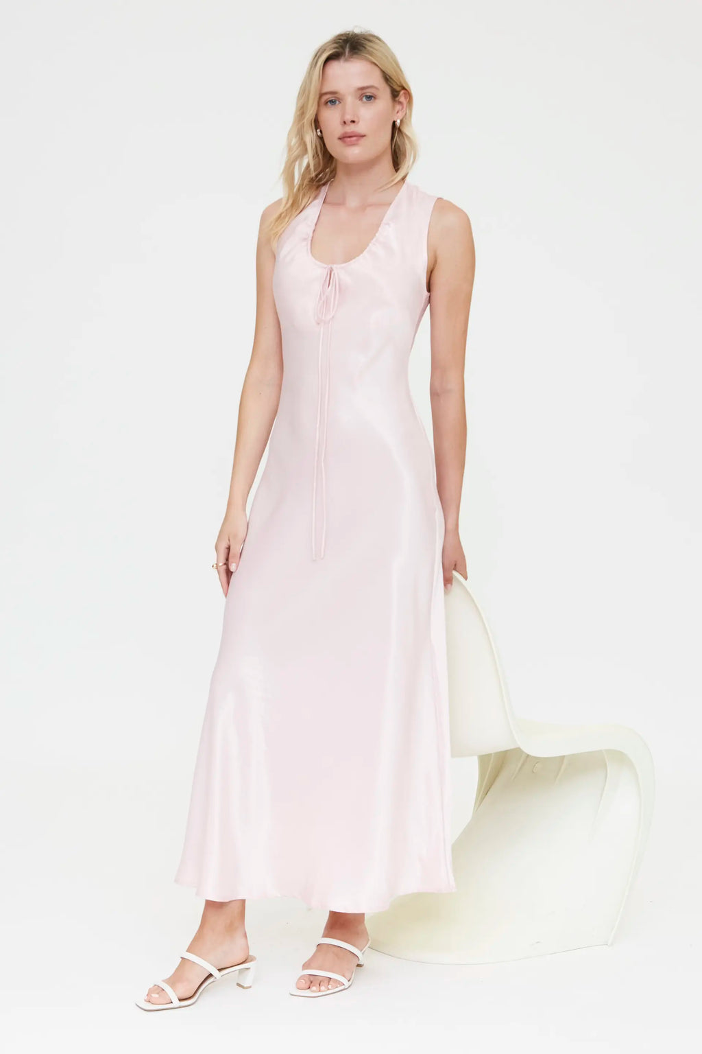 Vestido largo rosa satinado