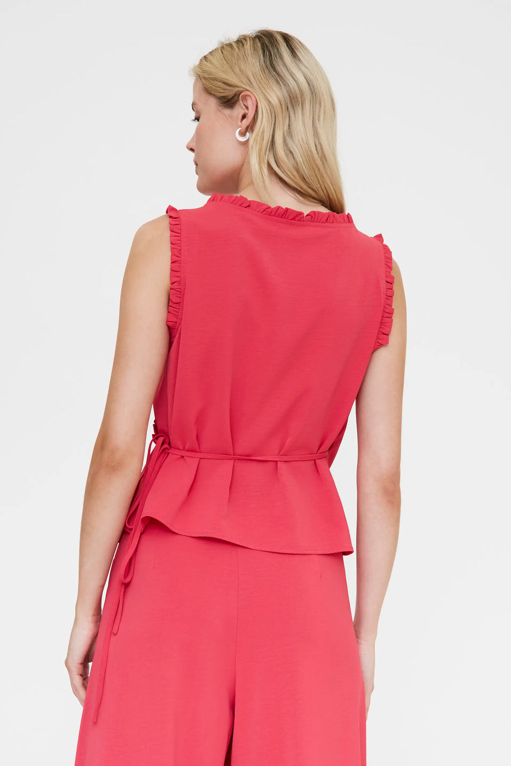 Top fucsia con escote pico