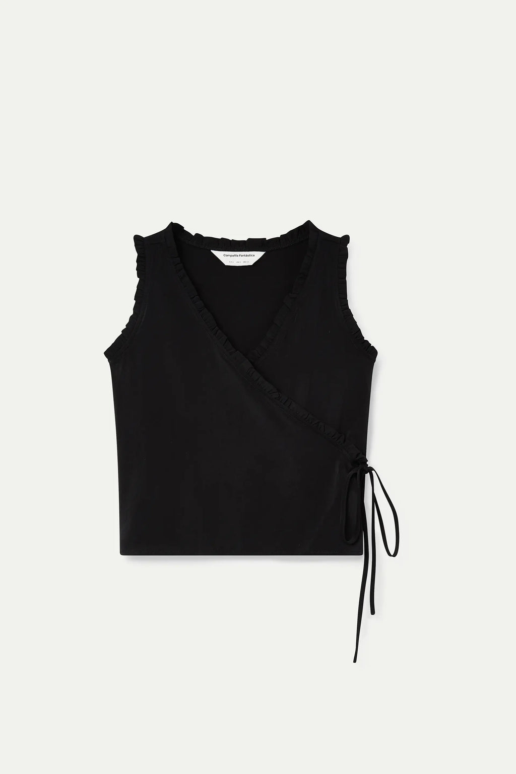 Top negro con escote pico