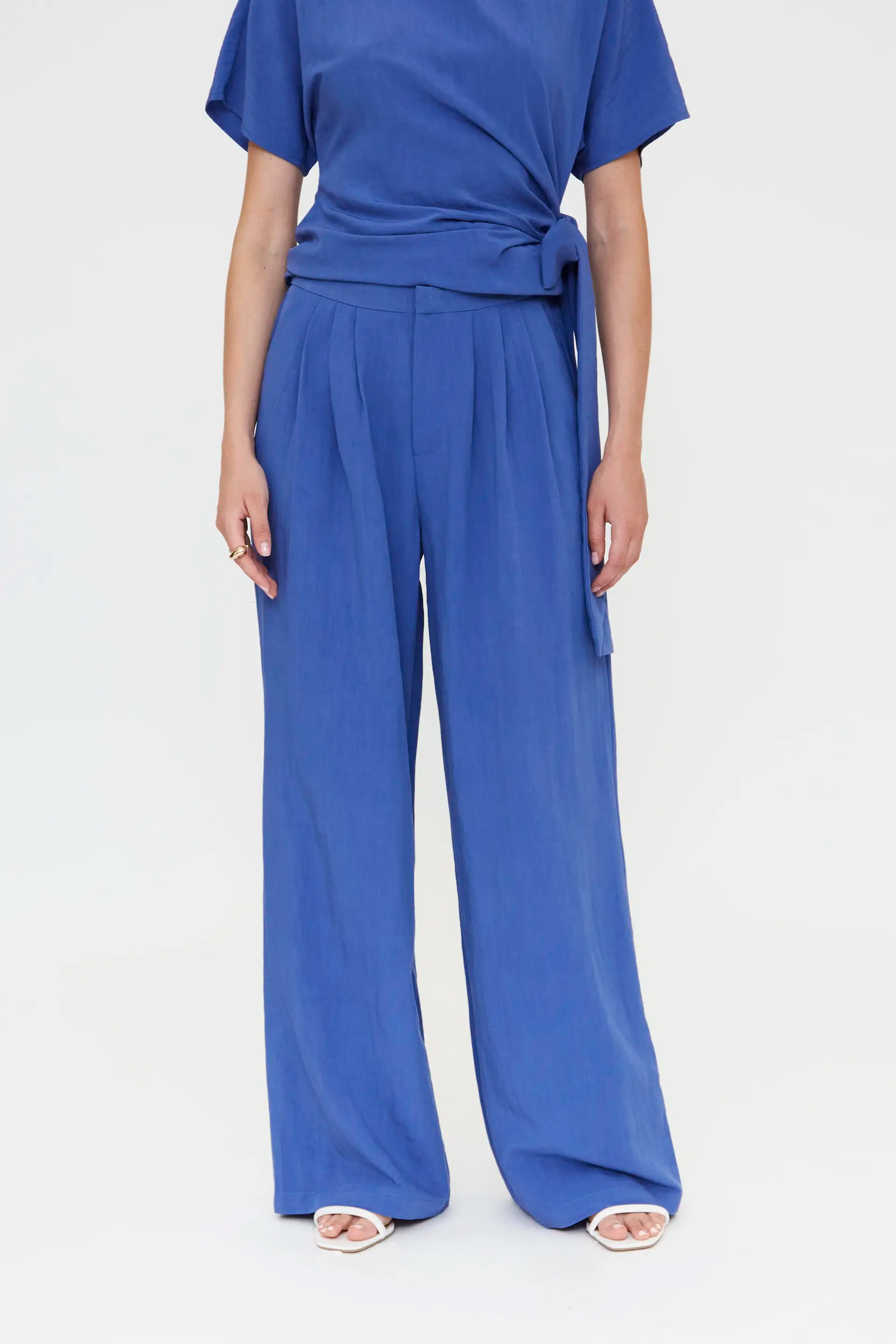 Pantalón azul fluído