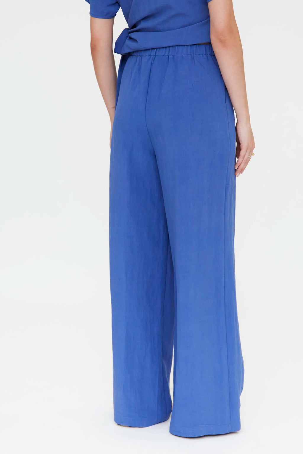 Pantalón azul fluído