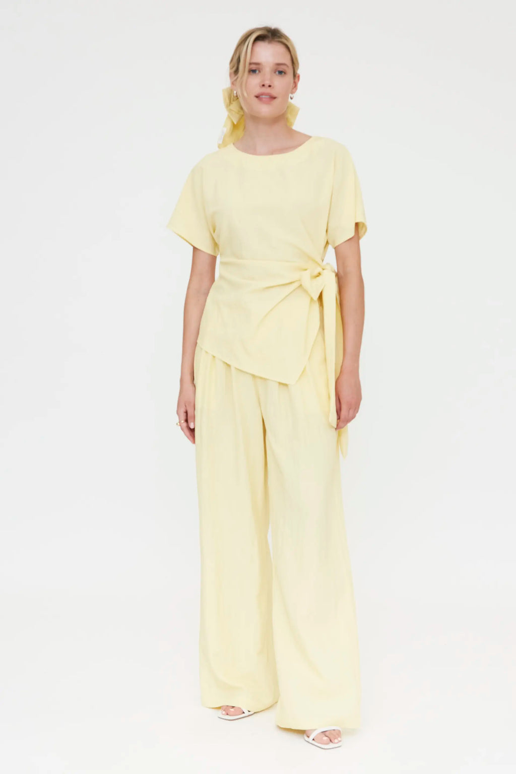 Pantalón amarillo claro fluído