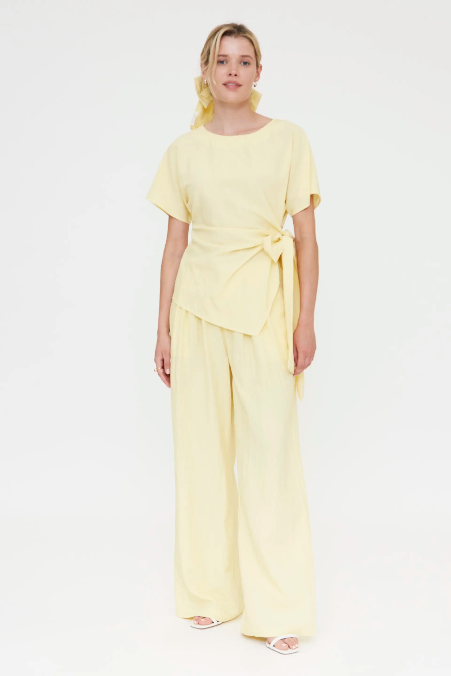 Pantalón amarillo claro fluído
