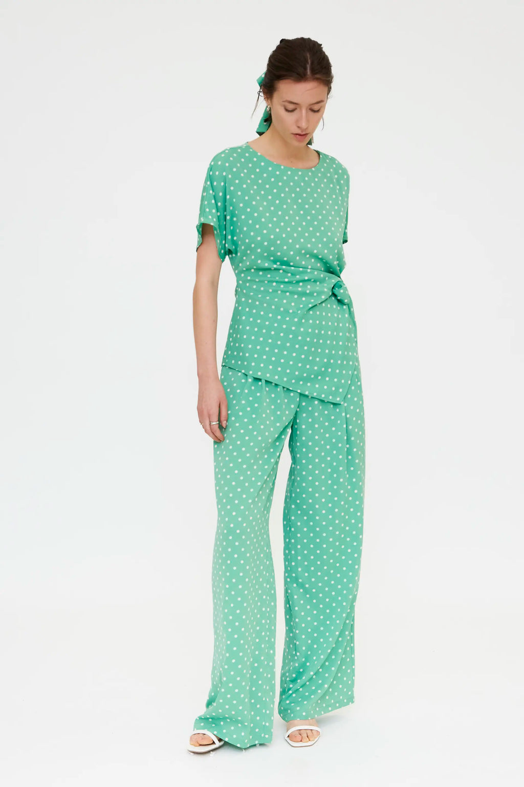 Top con estampado mini dots verde