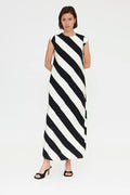 Vestido largo con estampado de rayas diagonales negro y blanco