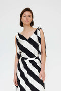 Top con estampado de rayas diagonales negro y blanco