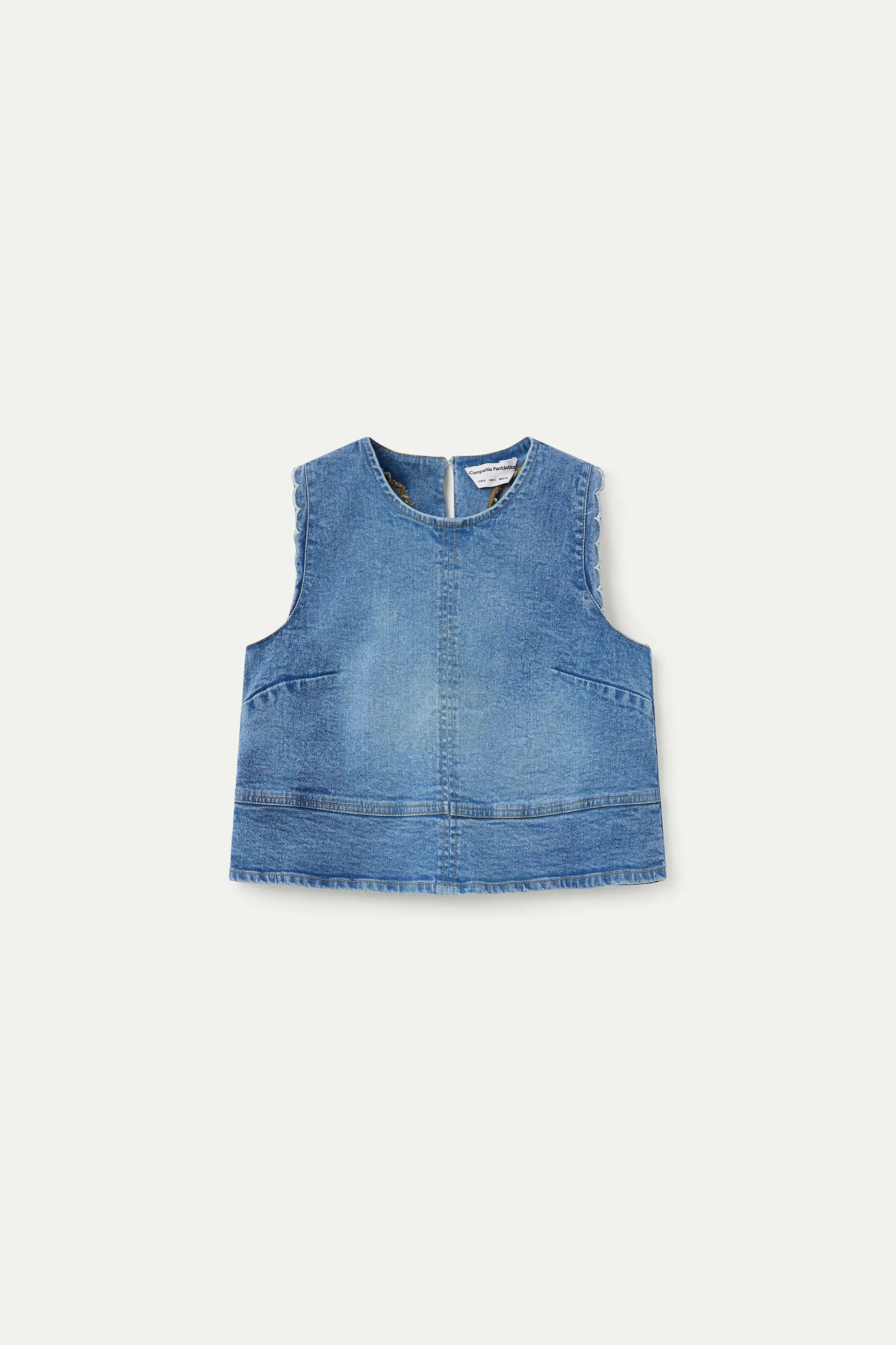 Top vaquero azul con detalles de ondas