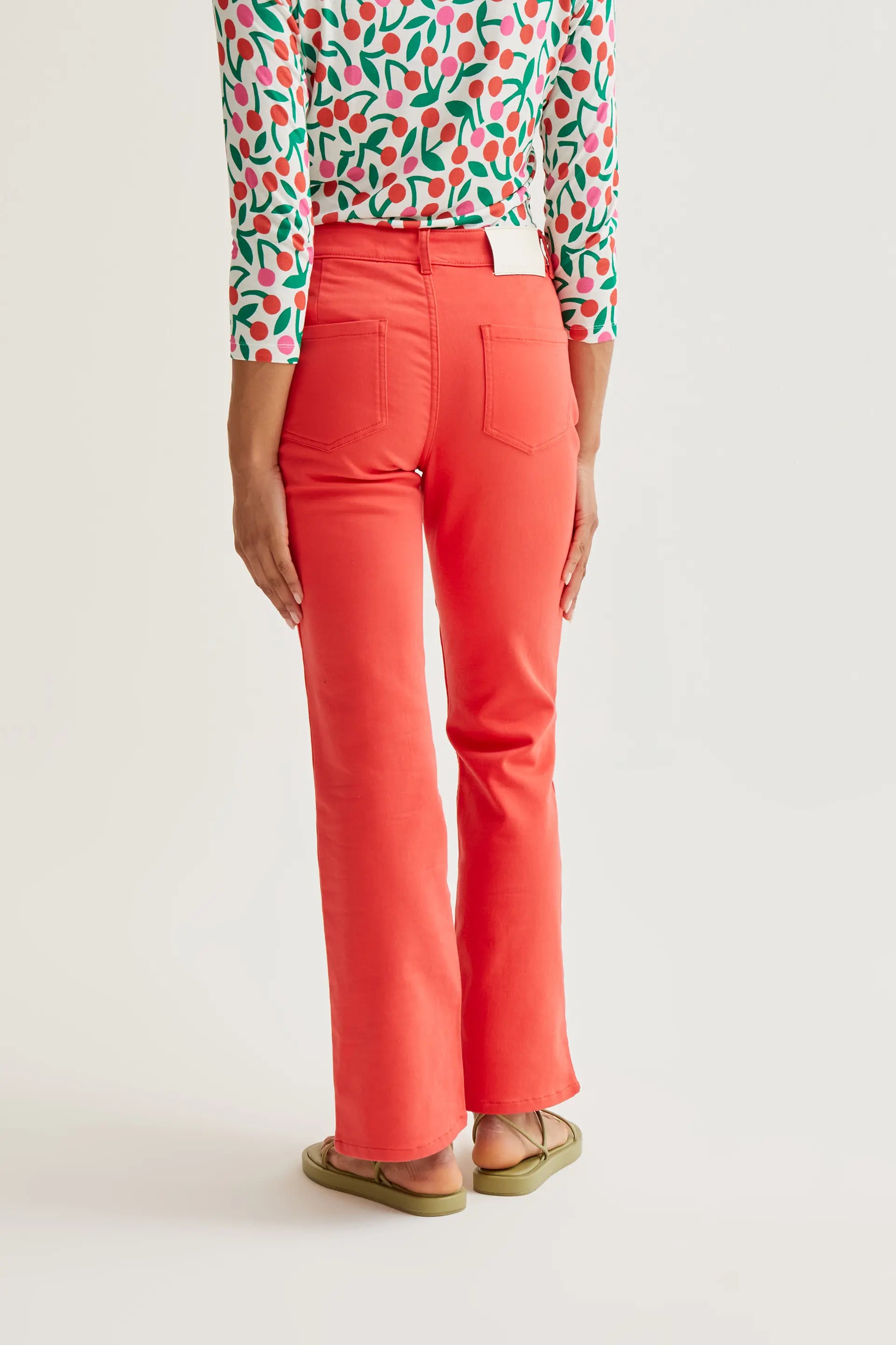 Pantalón vaquero rojo