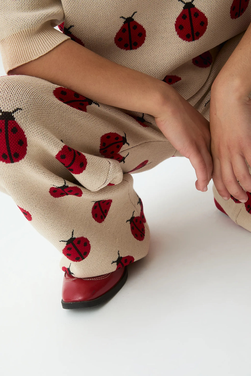 Pantalón punto jacquard de niña con estampado Red Coccinella