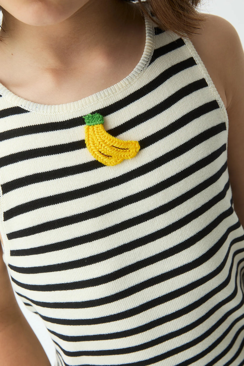Top de ni?a con bordado de banana
