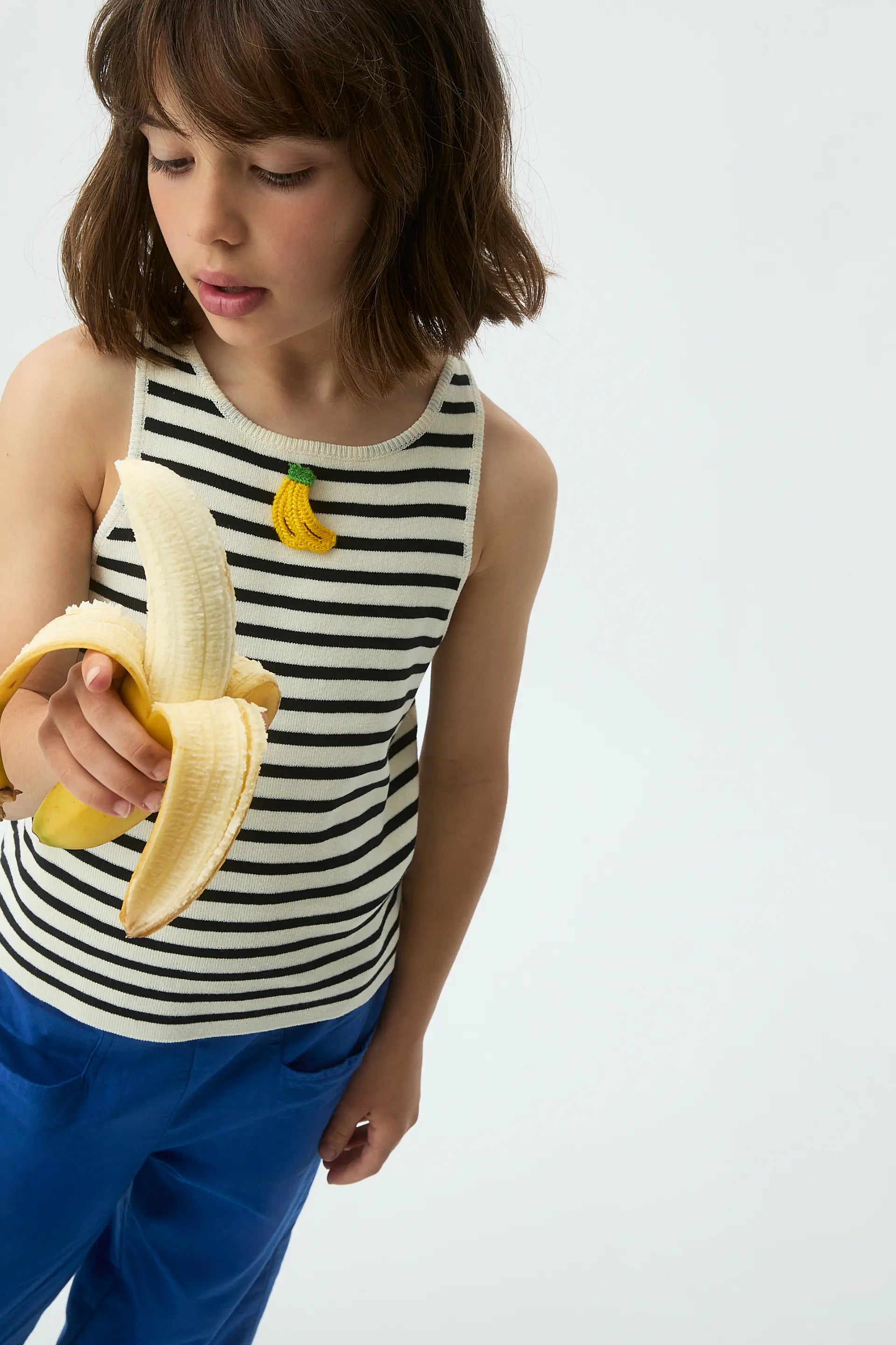 Top de ni?a con bordado de banana