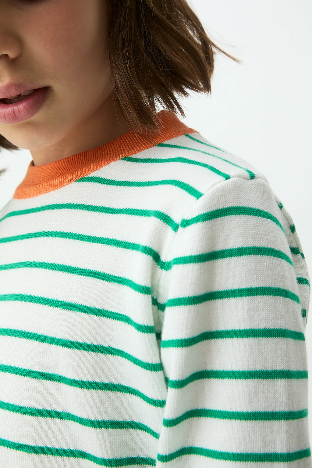 Jersey de niña con cuello naranja