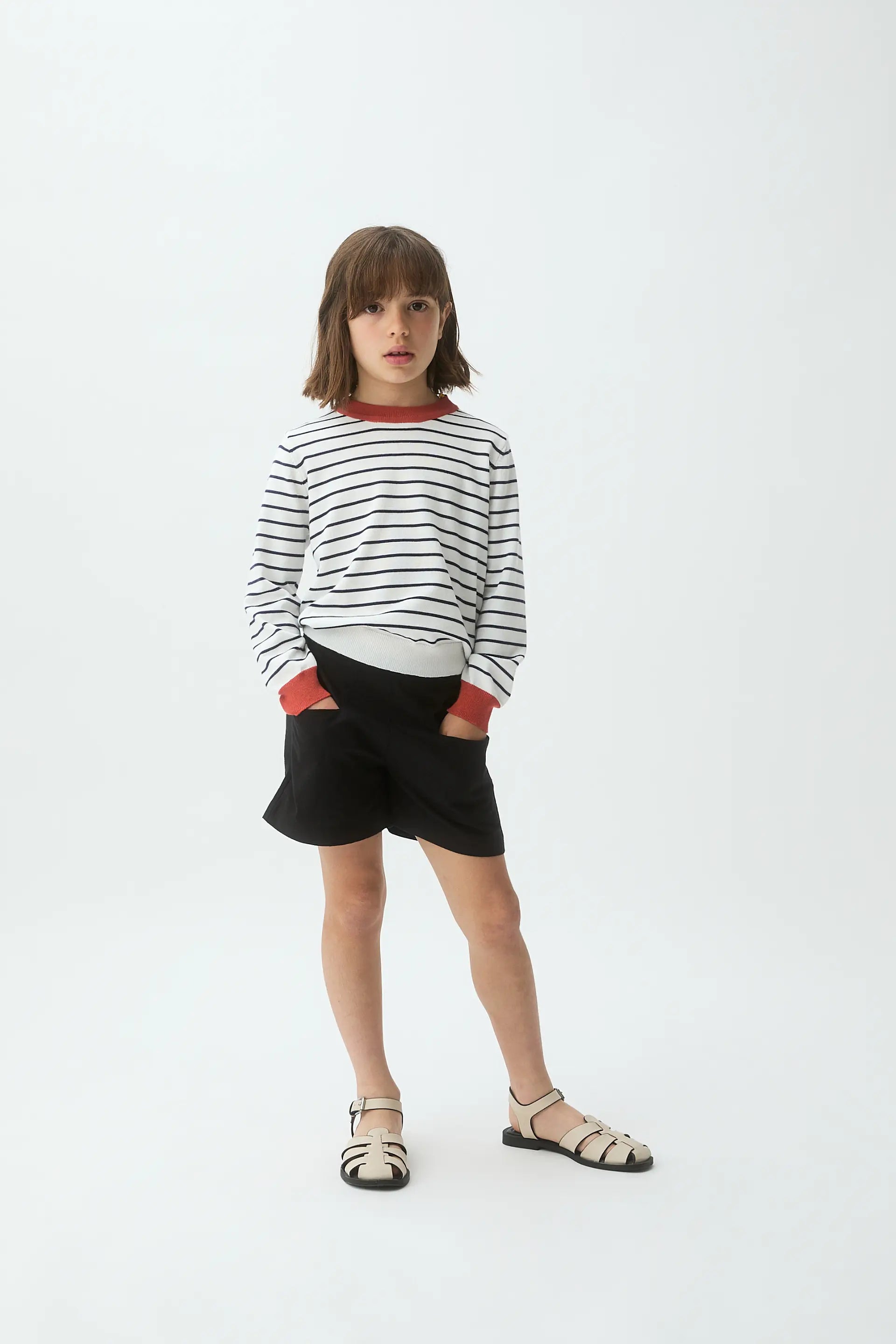 Jersey de niña  con cuello rojo