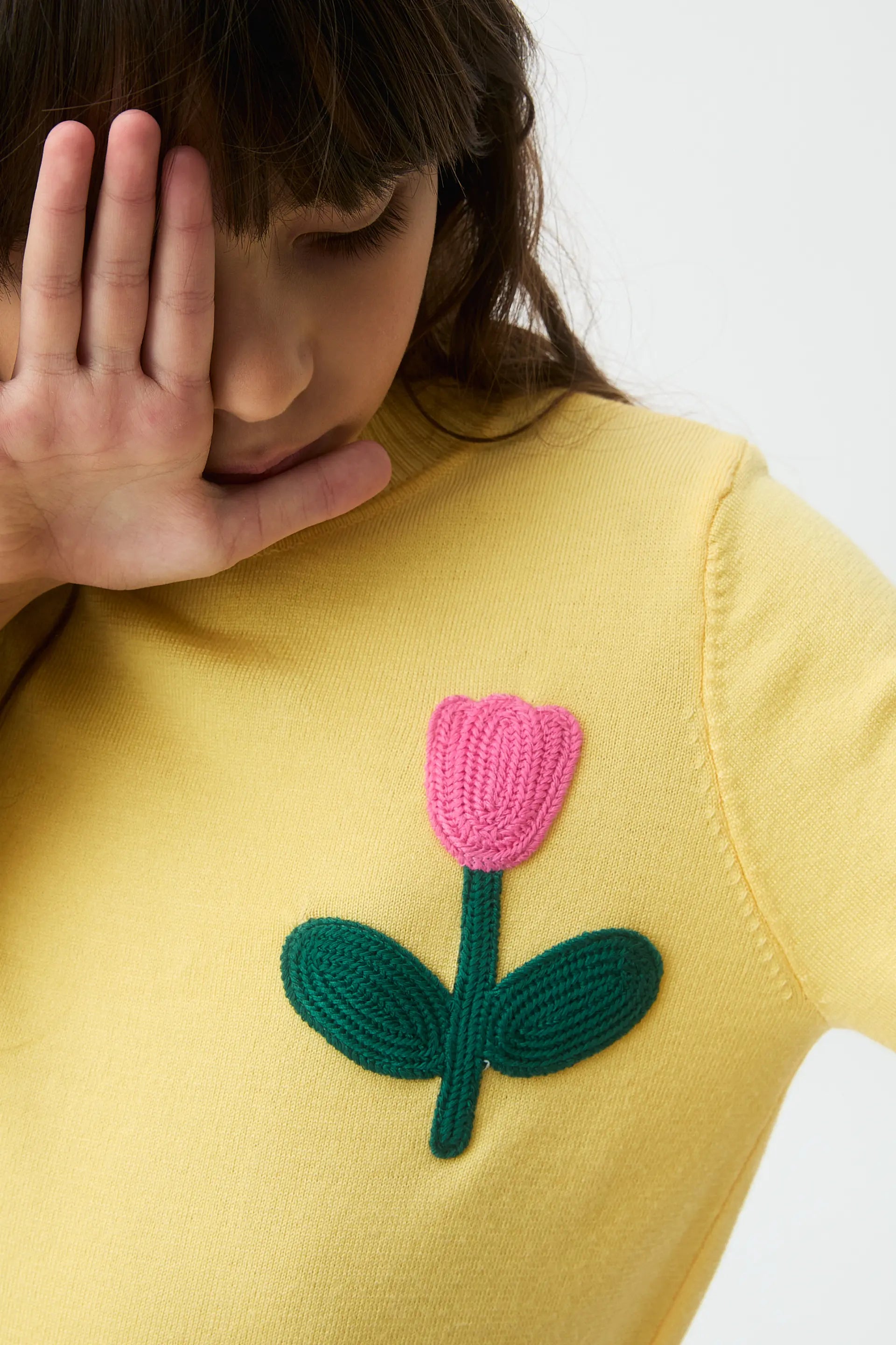 Jersey de niña punto con bordado de flor