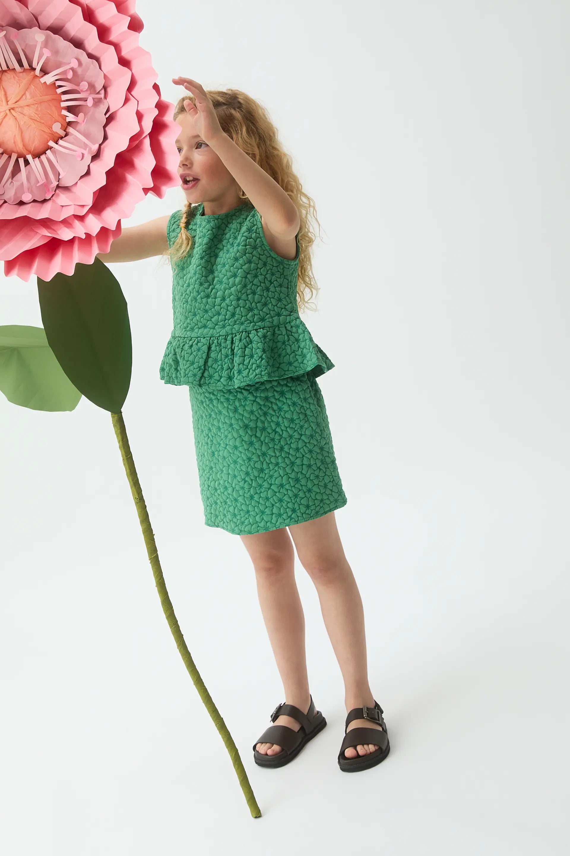 Falda corta de ni?a con estampado floral verde