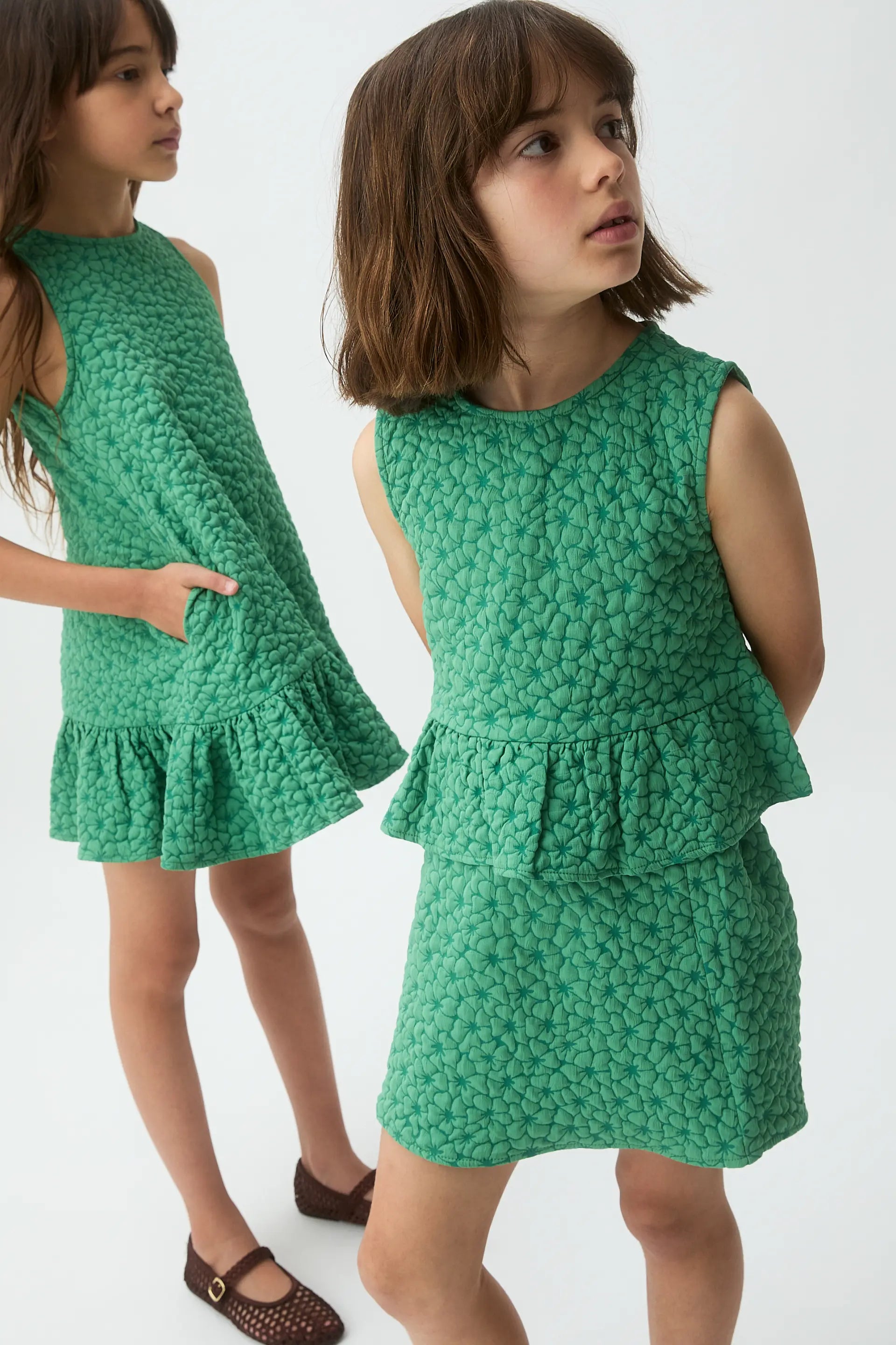 Vestido corto de ni?a con estampado floral verde