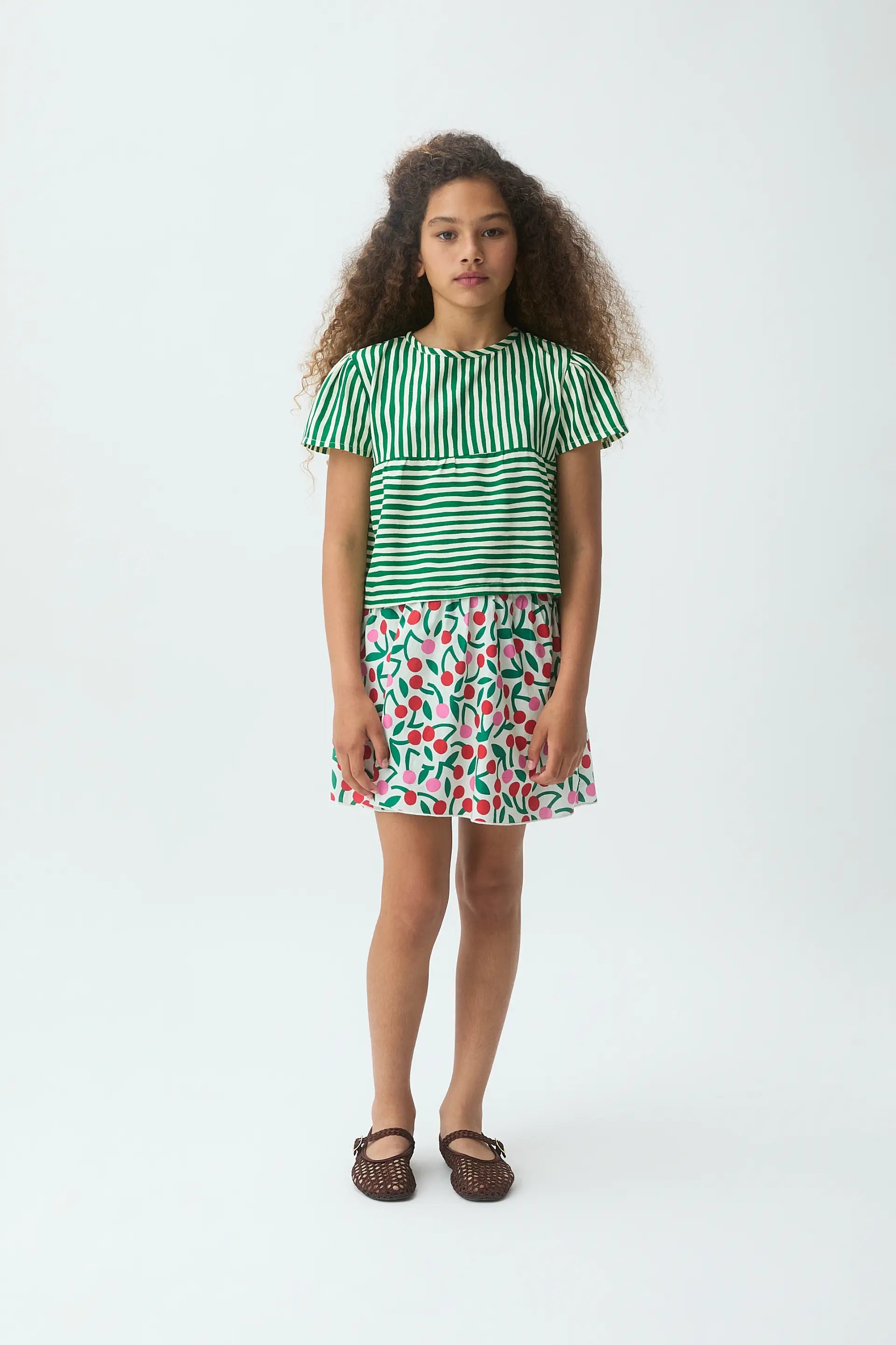 Falda corta de ni?a con estampado Guinda