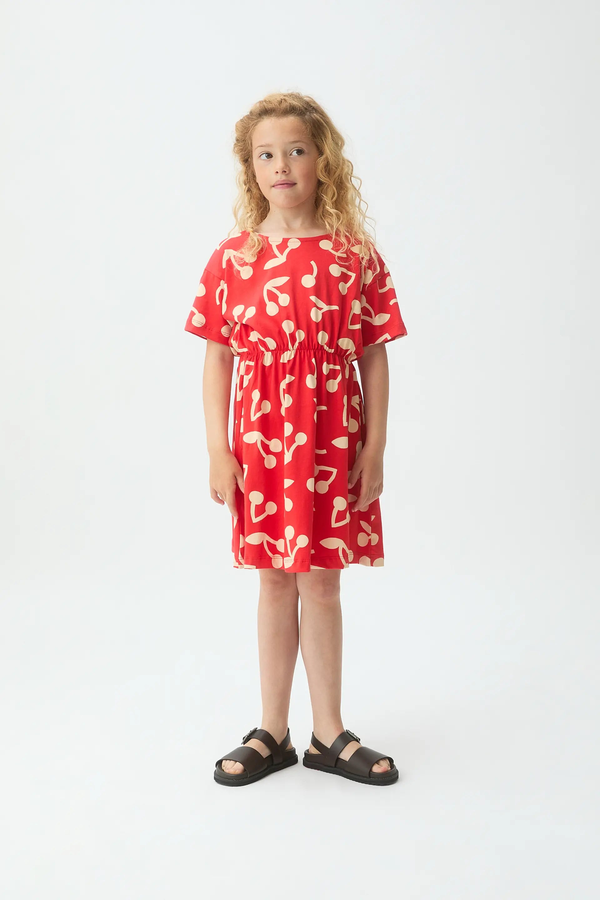 Vestido corto de ni?a con estampado de Guinda
