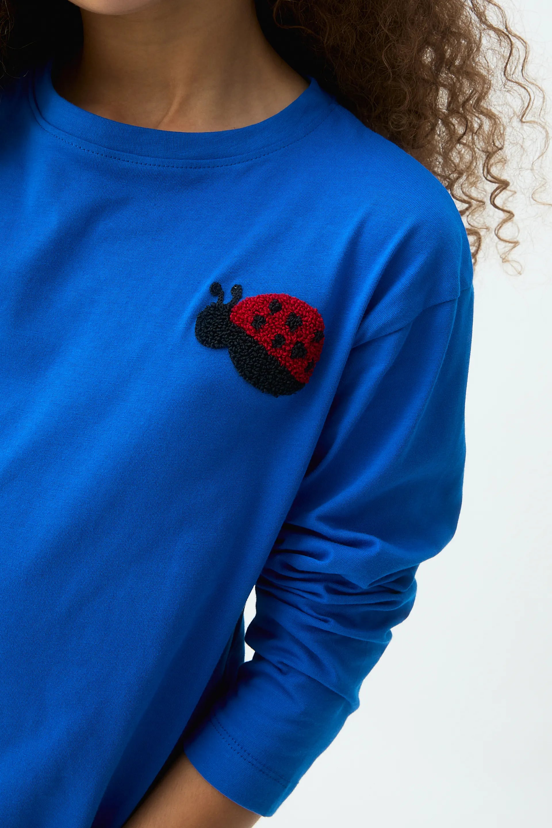 Camiseta de ni?a manga larga con parche de Coccinellidae