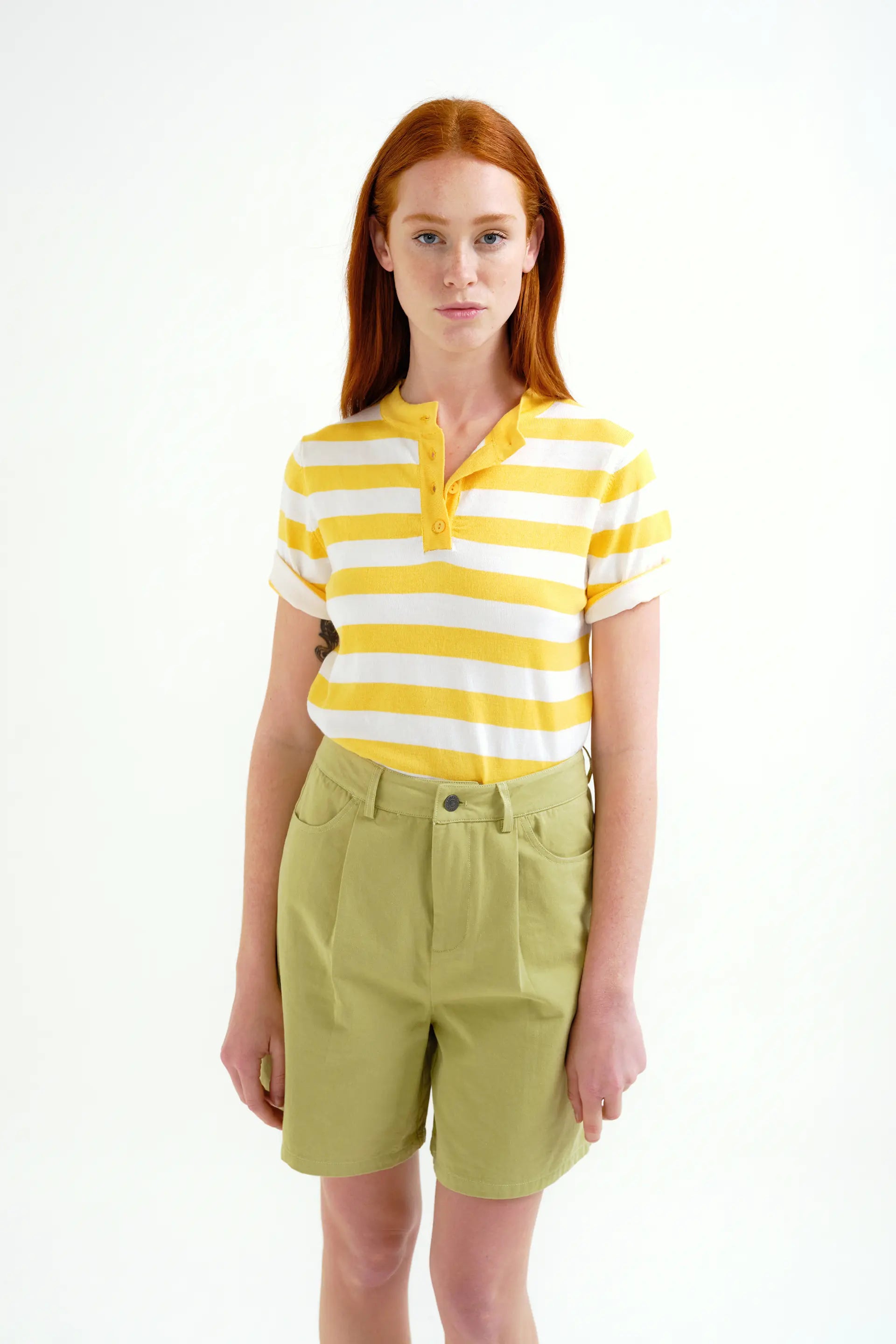 Top con estampado de rayas blanco y amarillo
