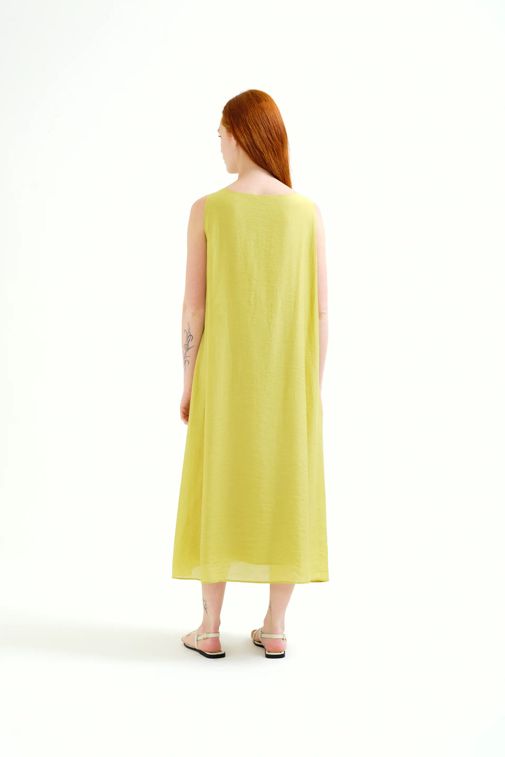 Vestido largo verde con detalle anudado