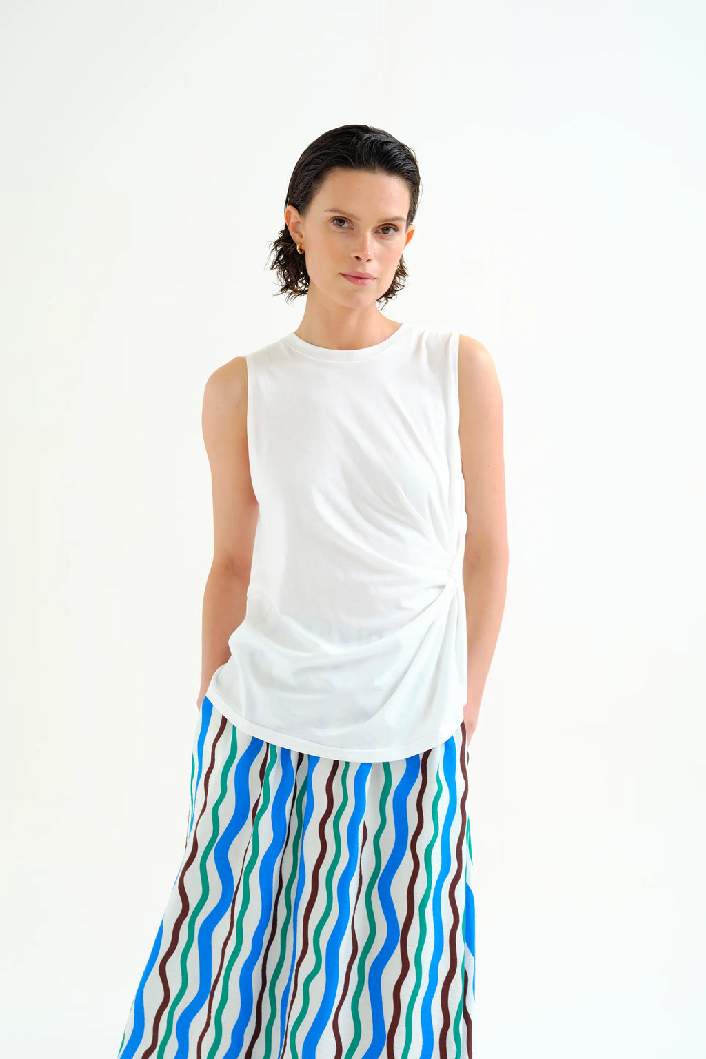 Camisa blanca 100% algod¨®n con detalle drapeado