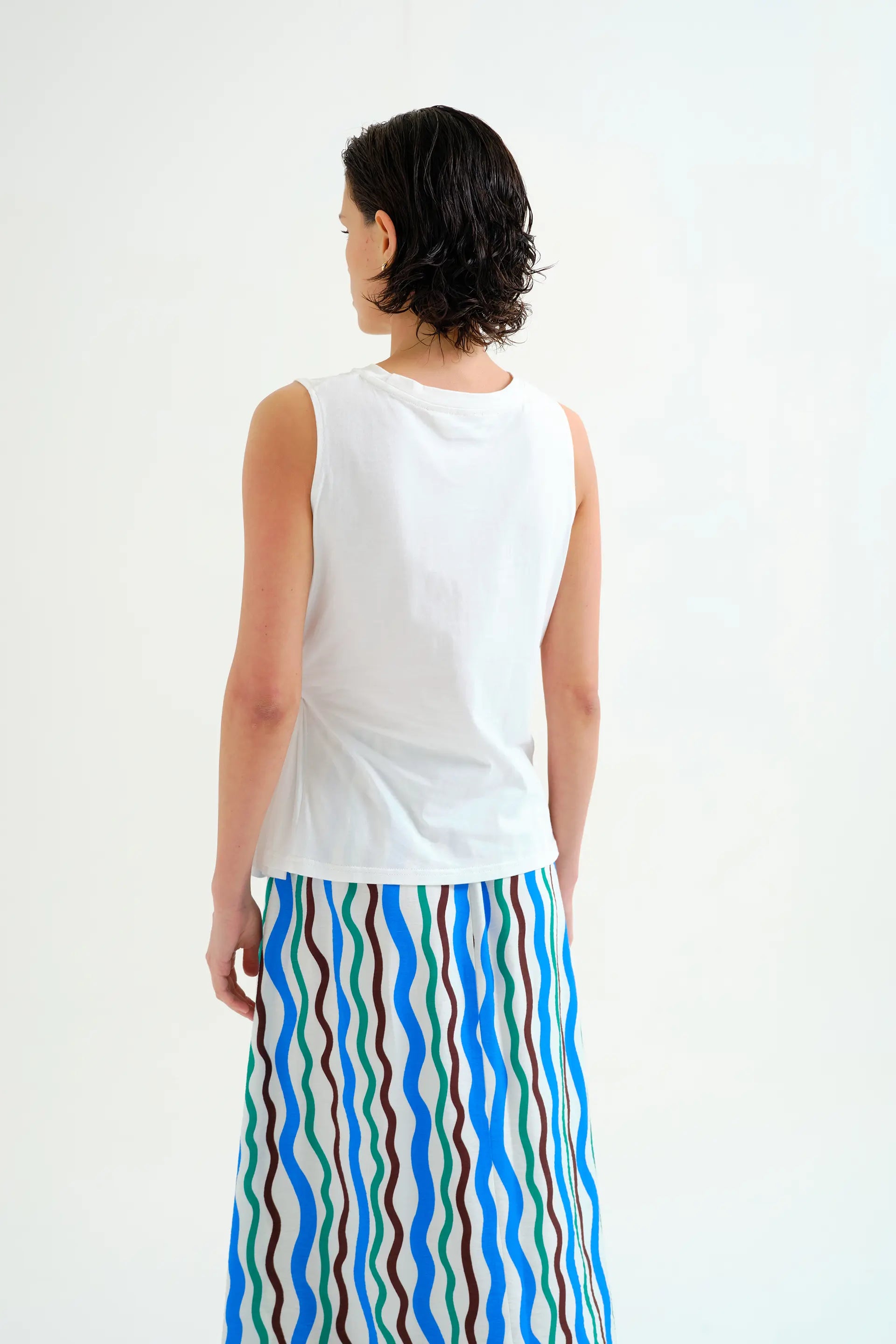 Camisa blanca 100% algod¨®n con detalle drapeado