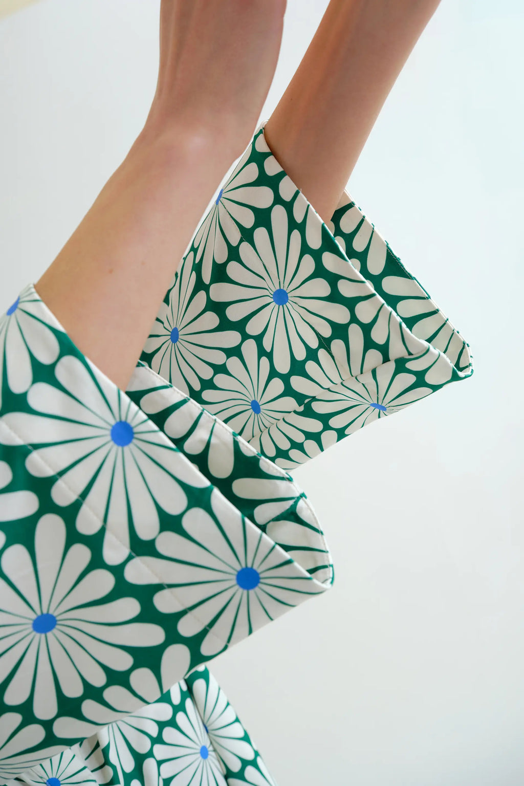 Top playero con estampado Olive Flower Green manga larga