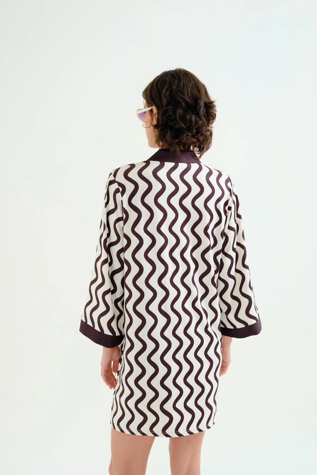 Kaftan corto con estampado Wave Black & White
