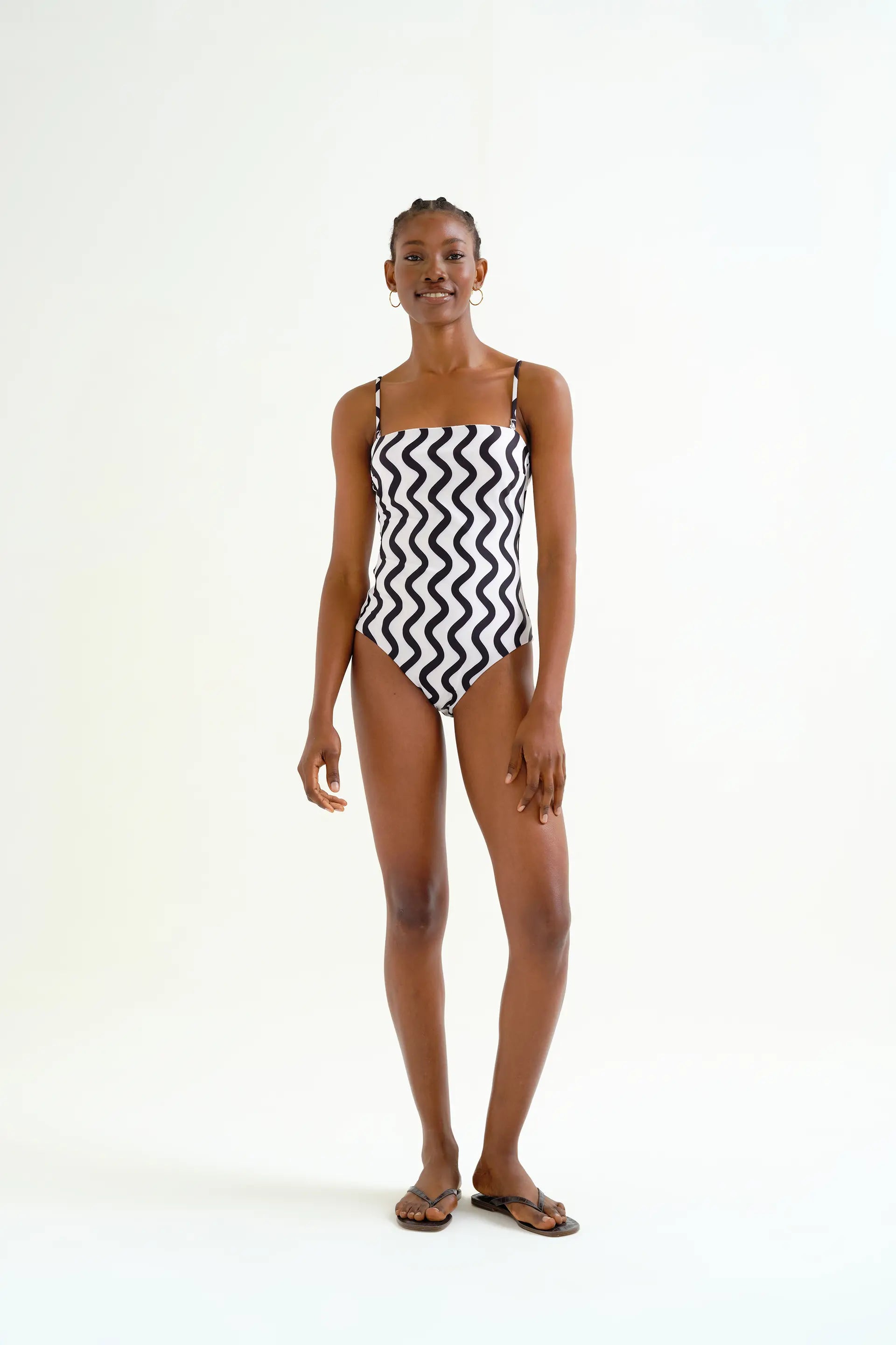 Ba?ador escote recto estampado Wave Black & White