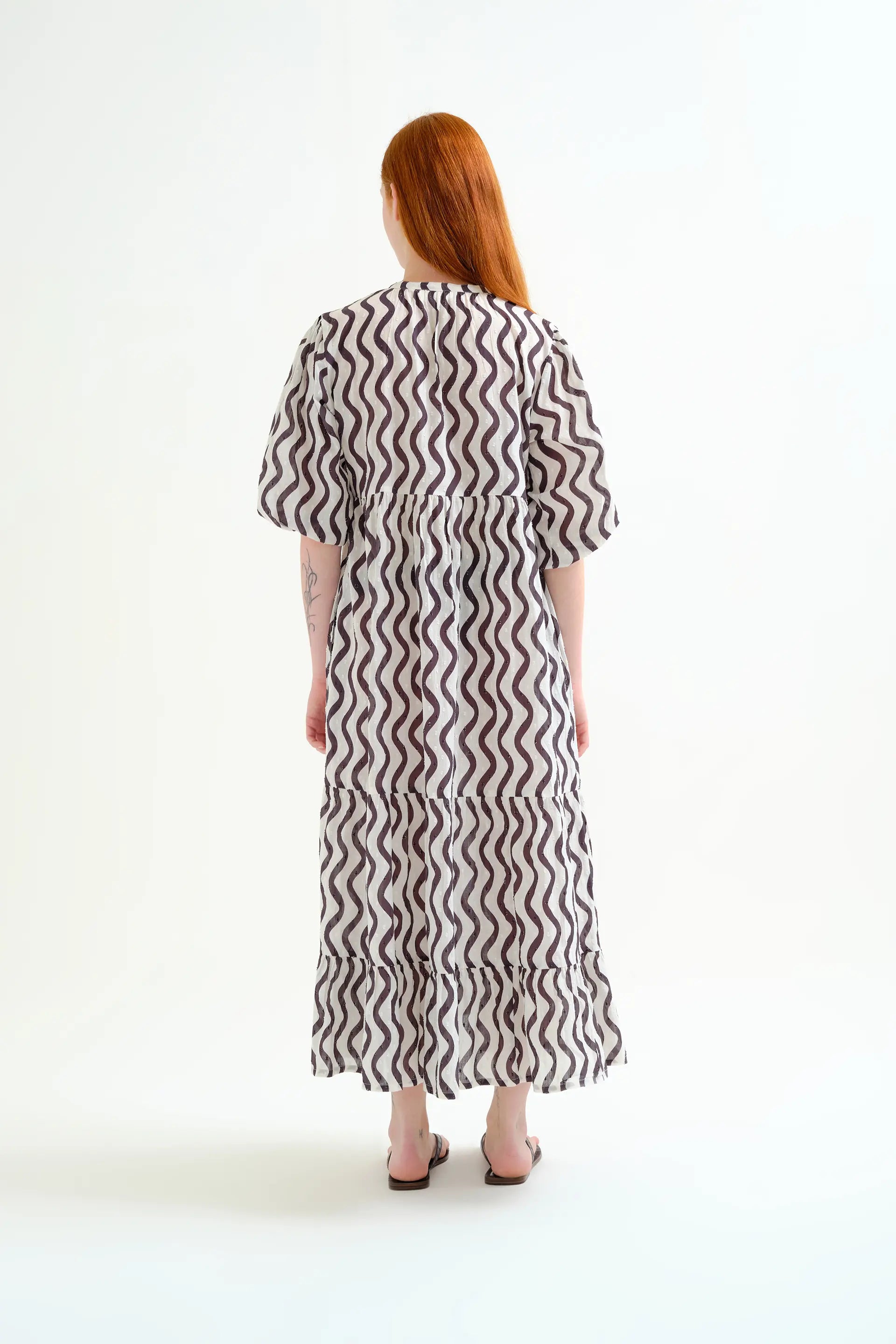 Vestido largo playero con estampado Wave Black & White