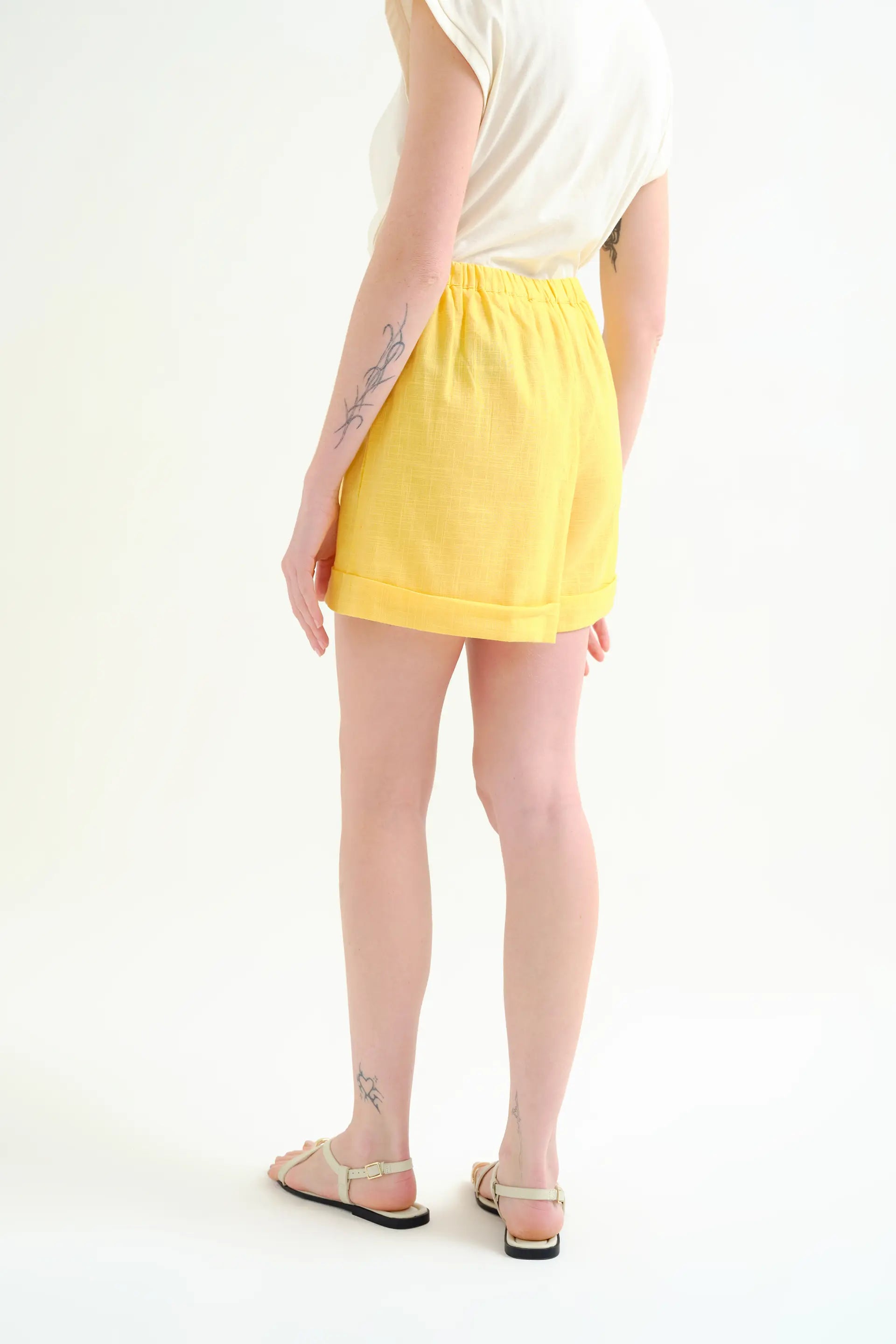 Shorts 100% algodón amarillo