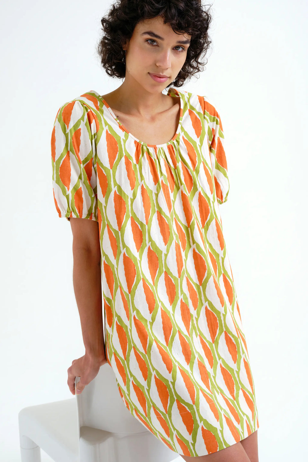 Vestido corto con estampado Aloe