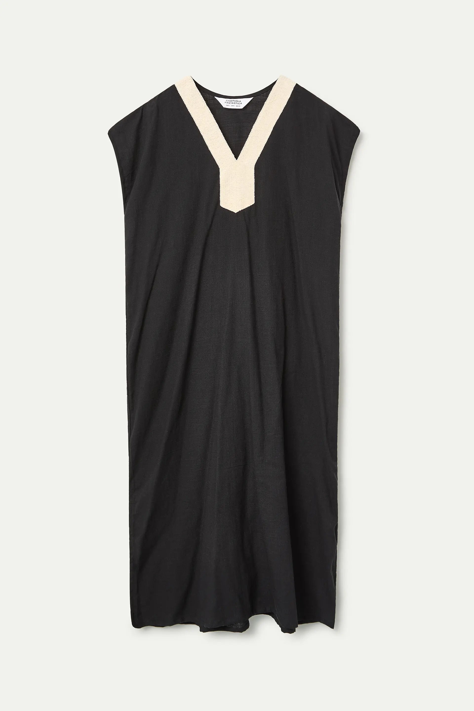 Kaftan largo negro con escote blanco
