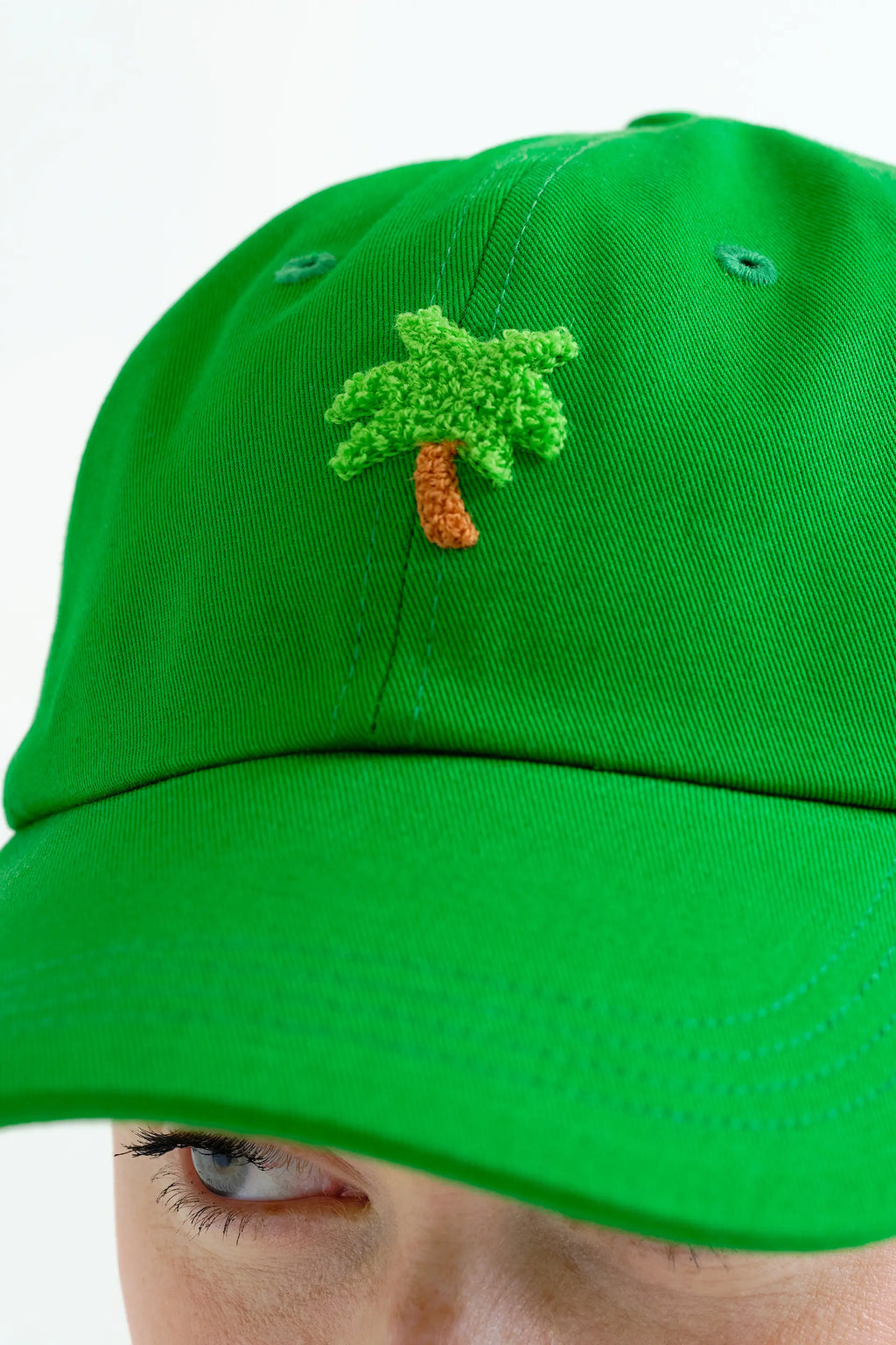 Gorra verde  con bordado de palmera