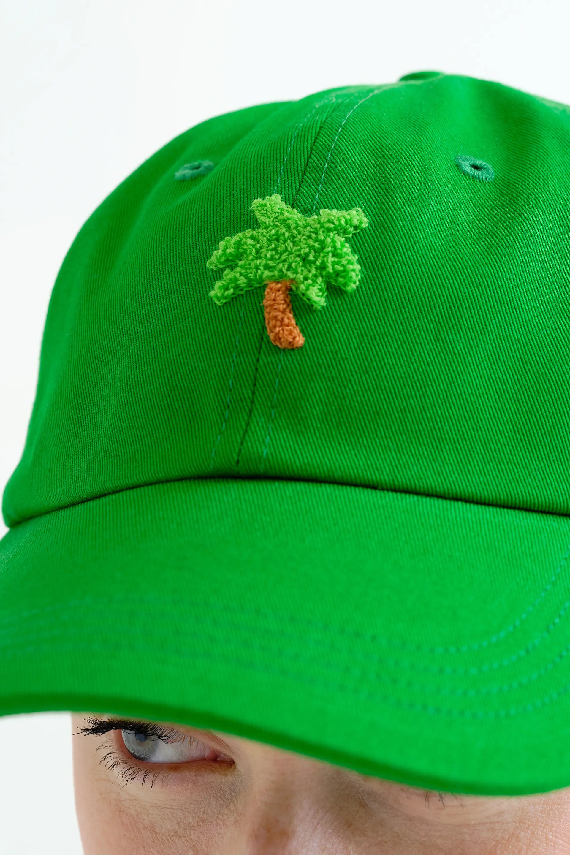 Gorra verde  con bordado de palmera